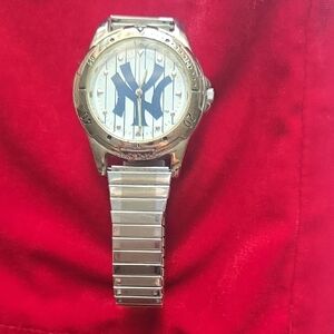 Gorgeous Game Time New York Yankees Stainless Steel Logo Watch - Silver & Navy